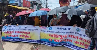রোহিঙ্গা ক্যাম্পের চাকরিচ্যুত শিক্ষকদের পুনর্বহাল দাবিতে মহাসড়ক অবরোধ